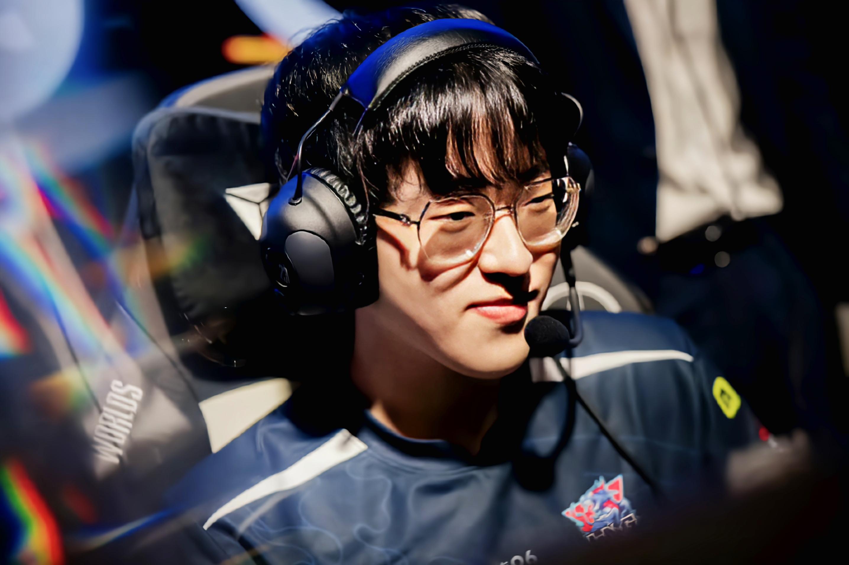 Scout迎来十二赛季出色发挥，FPX观众热烈欢呼！