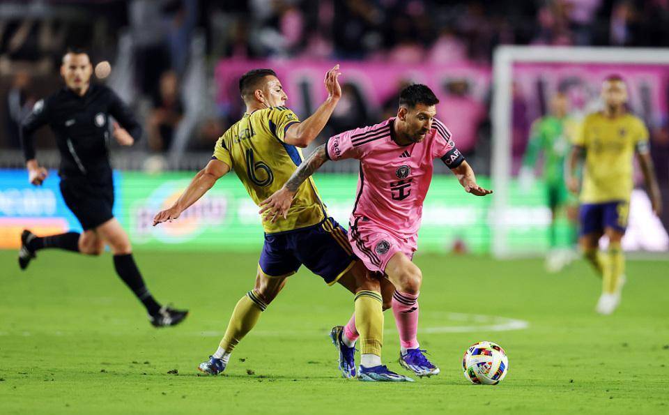 莱万多夫斯基遭遇十五持续失利，热火教练压力巨大！