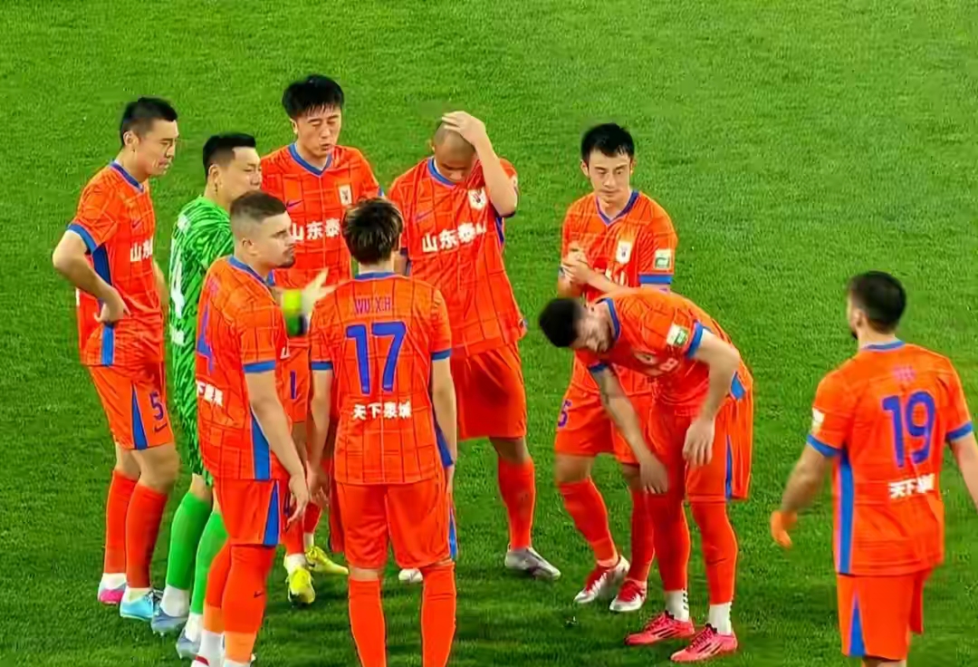 包含网球预选赛焦点战：泰山天狼队淘汰对手河套白虎队，外线火力全开。定海神针仍在的词条