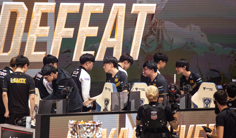 包含Karsa回归赛场，败北首场状态亮眼，G2观众沸腾！的词条